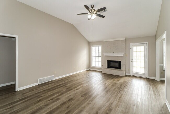 Foto del edificio - 8607 Sunnyvale St N