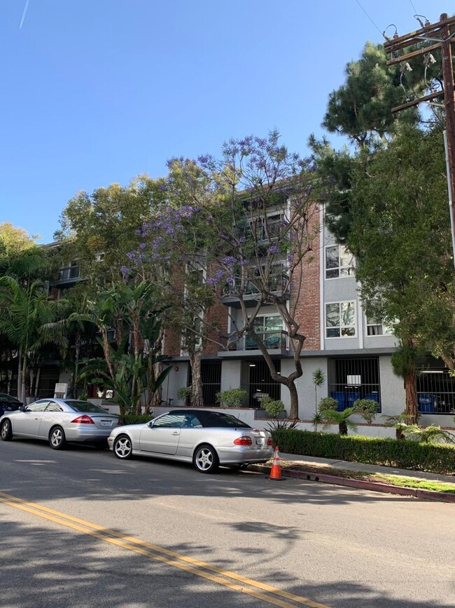 Foto del edificio - 1262 S Barrington Ave