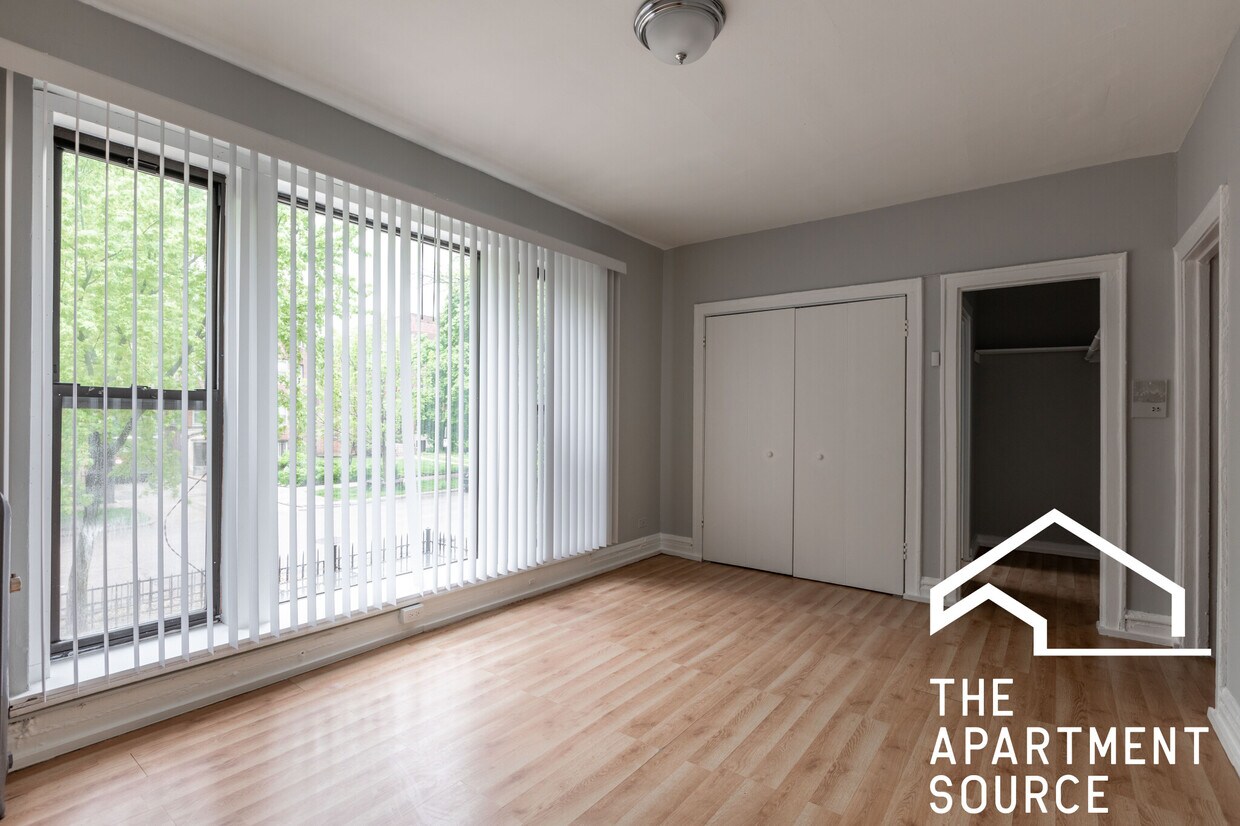 Foto principal - 5451 S Cornell Ave