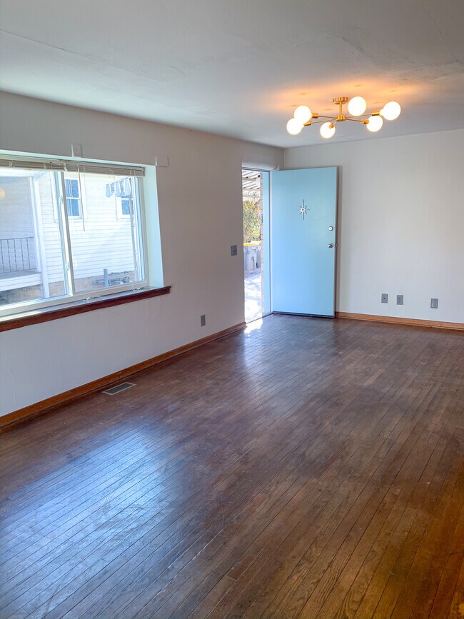 Building Photo - 415 N Dunn St