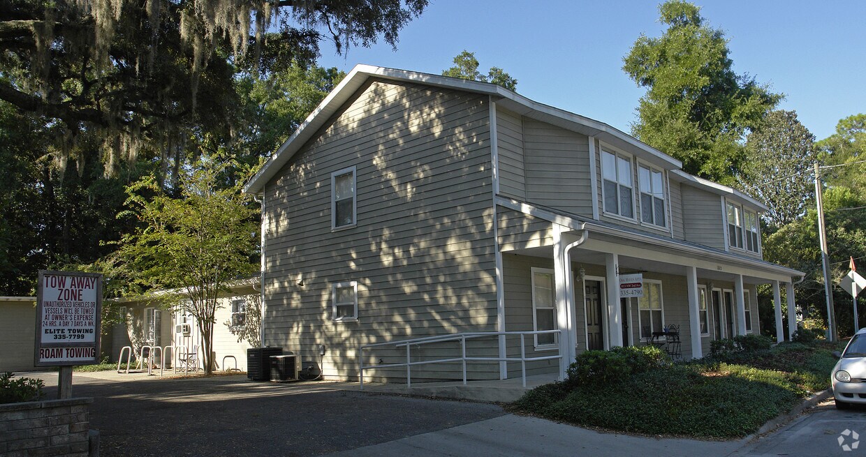 Building Photo - 1813 NW 2nd Ave