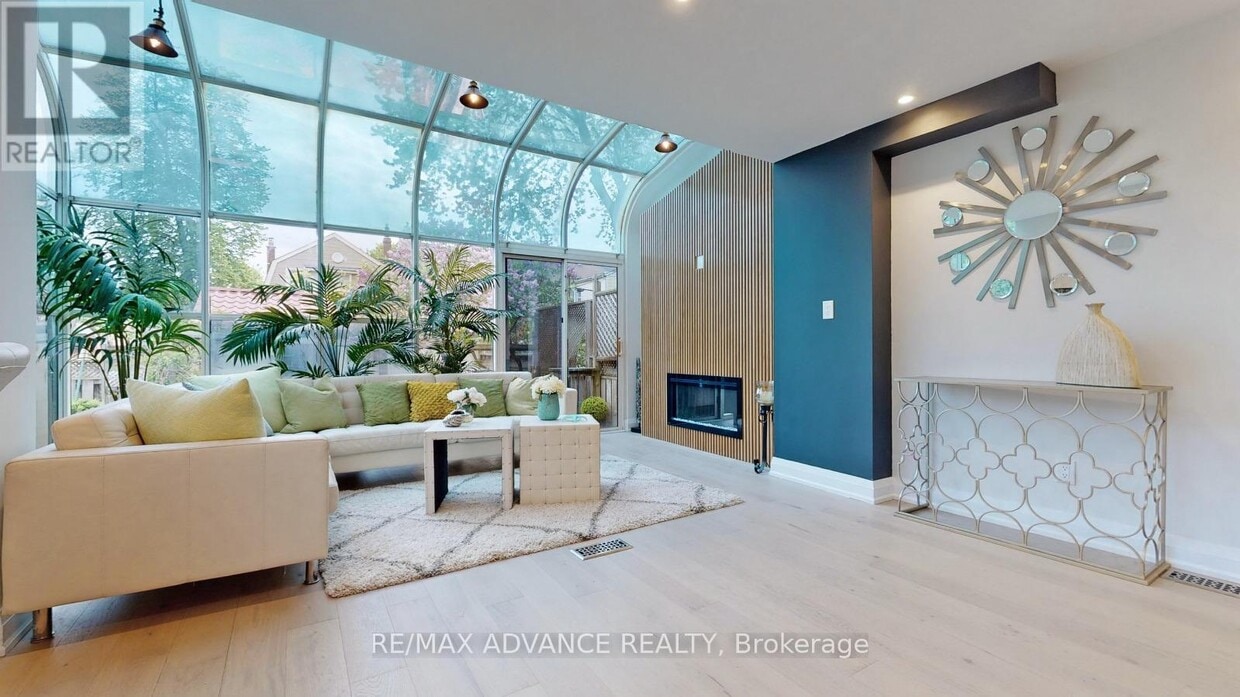 Photo principale - 108 Eaton Ave