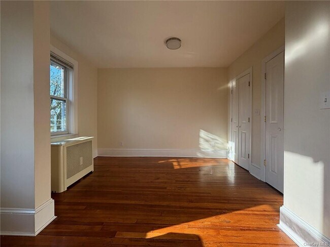 Foto del edificio - 837 White Plains Rd