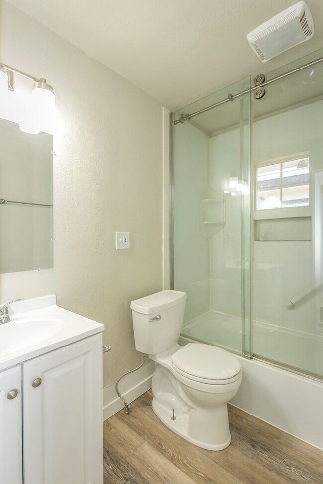 Building Photo - Spacious 2 Bedroom 1 Bathroom home
