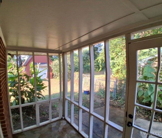 Building Photo - 3733 Royal Crest Dr