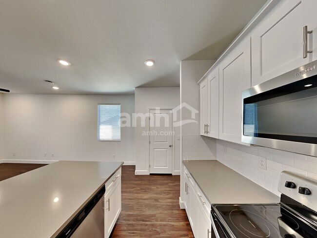 Building Photo - 10465 Beavertail Hill Ave