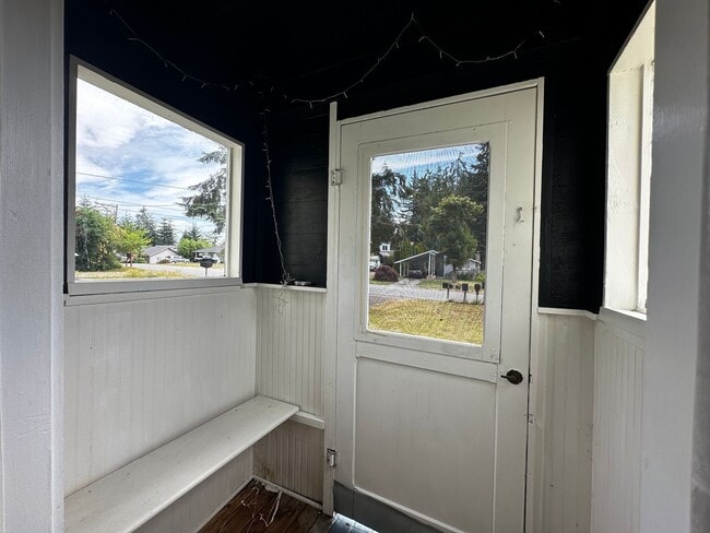 Building Photo - Charming 3-Bedroom Home in the Heart of Ev...