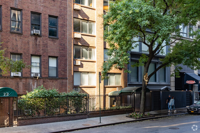 Building Photo - 20 E 22nd St