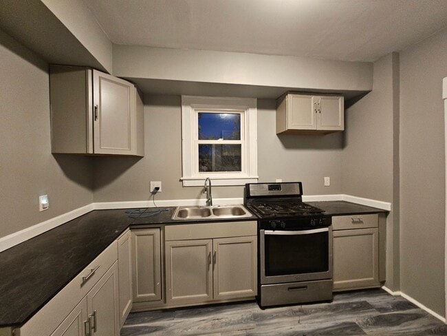 Foto del edificio - 3 bedroom 1 bath house for rent in the West End!