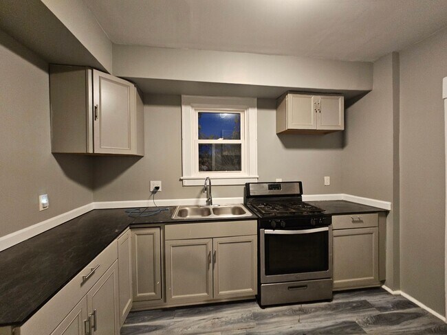 Photo - 3 bedroom 1 bath house for rent in the West End!