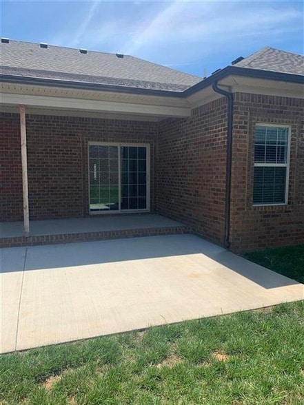 Building Photo - 1048 Springfield Blvd