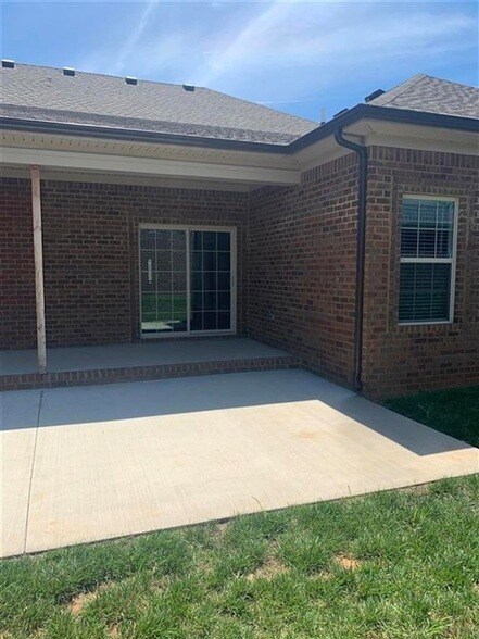 Foto del edificio - 1048 Springfield Blvd