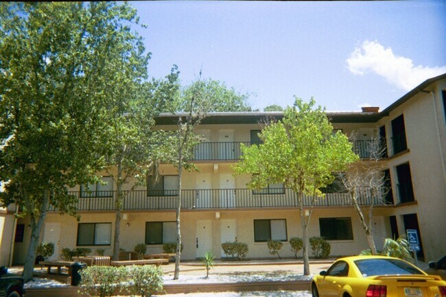 Foto del edificio - 633 S Palmetto Ave