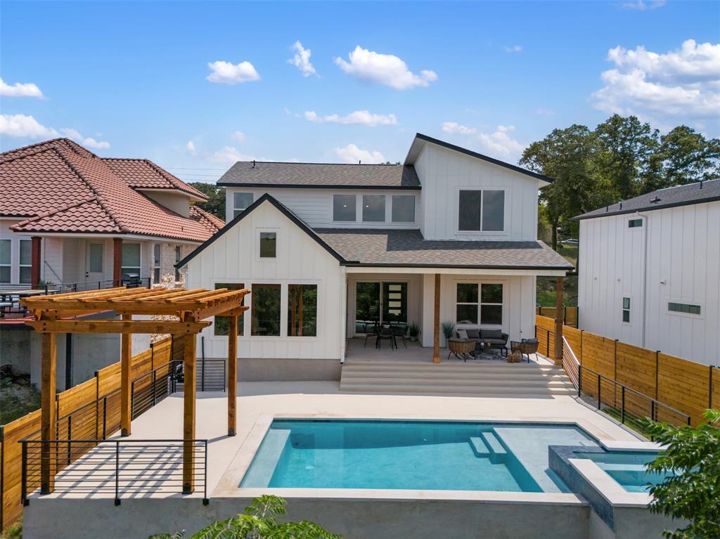 Foto principal - 1404 E Applegate Dr