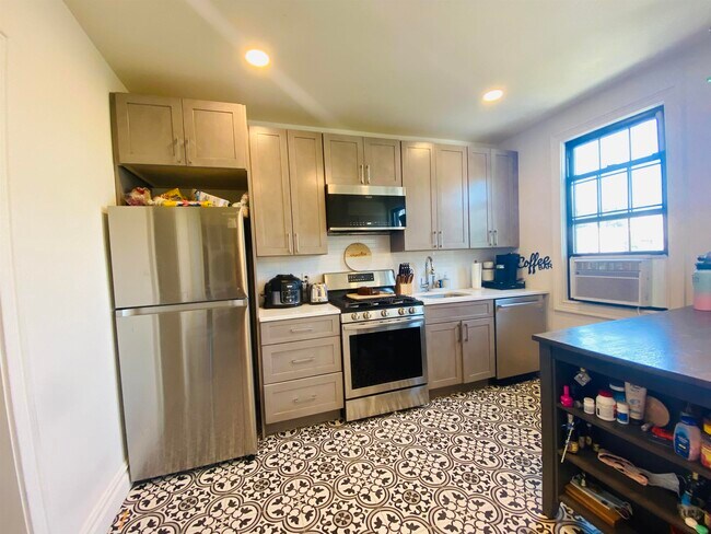 Building Photo - 522 23rd St