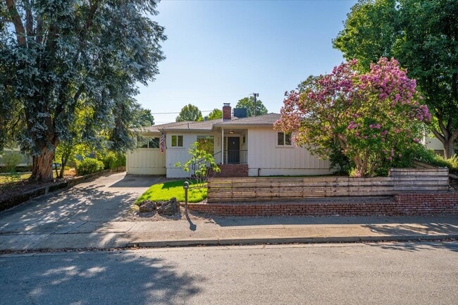Building Photo - 1132 Walnut Ave