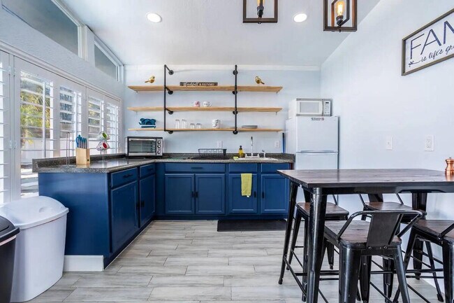 Foto del edificio - 4501 Loring Pl