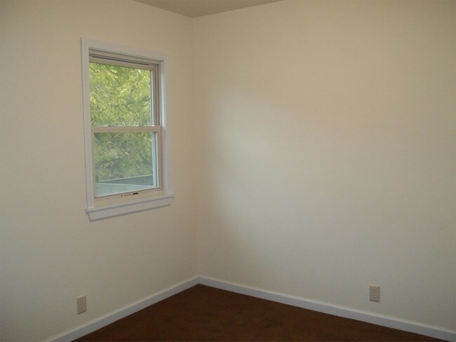 Building Photo - 709 E Culton St