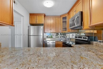 Building Photo - 13120 SW 92nd Ave
