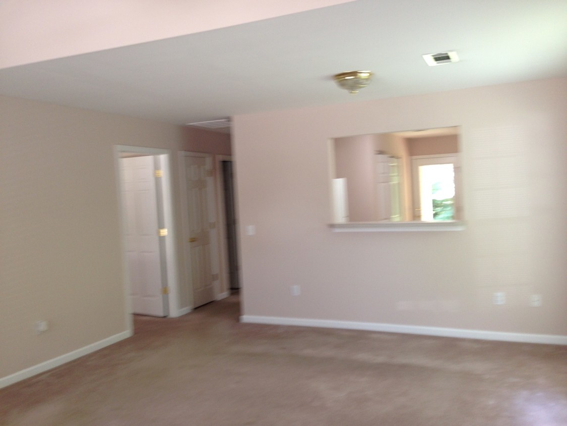 Building Photo - 302 Ashley Ln