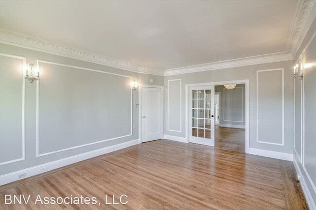 Building Photo - 1355 Bay St