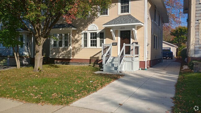 Building Photo - 1571 Warren Rd