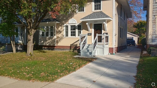 Building Photo - 1571 Warren Rd
