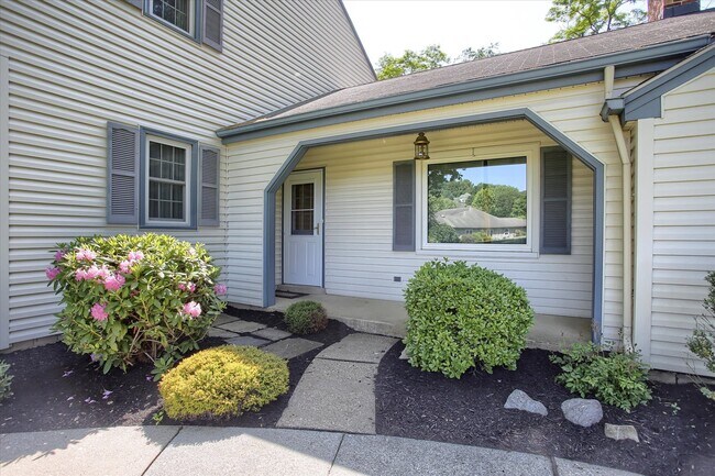 Foto del edificio - 1512 Woodcreek Dr