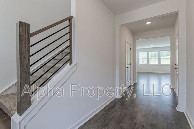 Building Photo - 1235 Westgate Vlg Dr