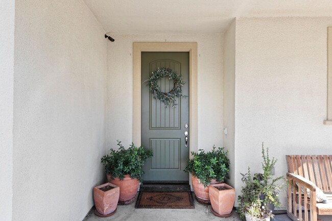 Building Photo - Nice two story Manteca home!