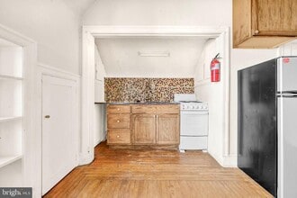 Building Photo - 1020 W Main St