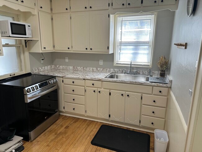 Kitchen - 6445 Josephine Ave