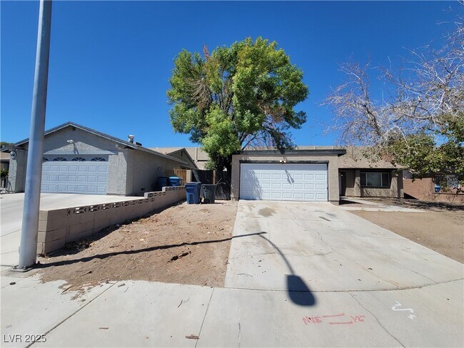 Building Photo - 3755 Chutney St