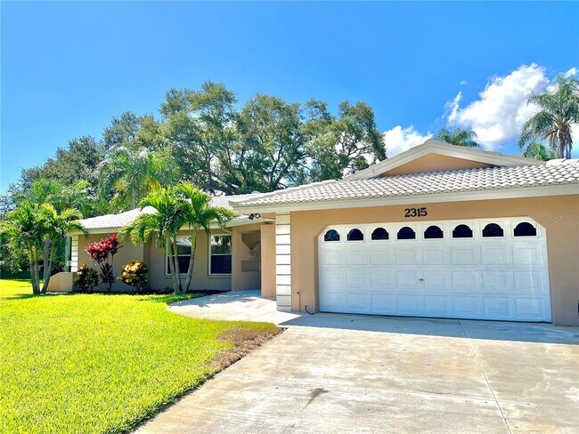 Building Photo - 2315 Minneola Rd