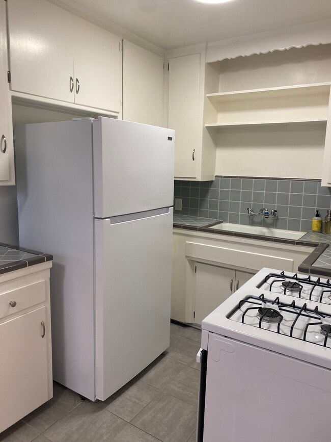 Building Photo - 7526 Fountain Ave