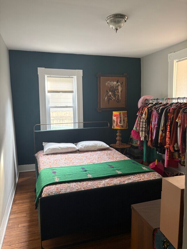 Dormitorio 1 - 2580 Deming Ave