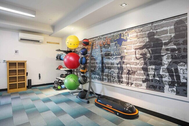 Foto del edificio - 777 Hamilton