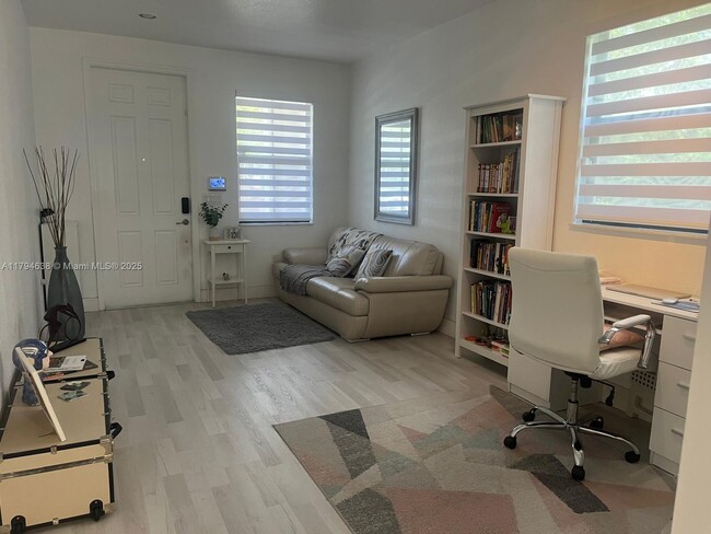 Foto del edificio - 8985 NW 98th Ave