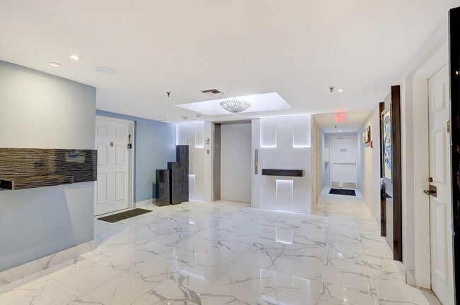 Building Photo - 7233 Promenade Dr