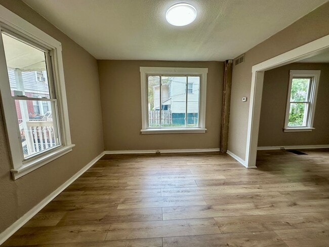 Building Photo - 102 Ivy St