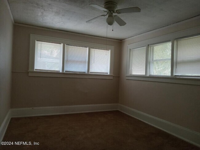 Building Photo - 2120 Dellwood Ave
