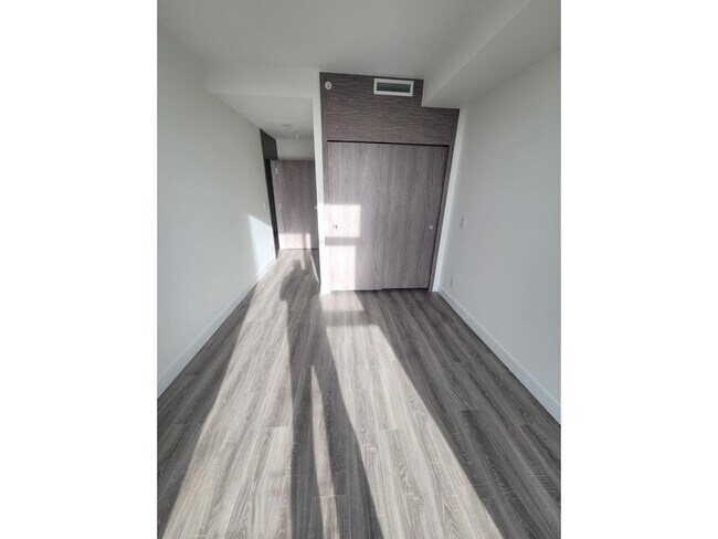 Photo du bâtiment - 10750-1135A 135a St