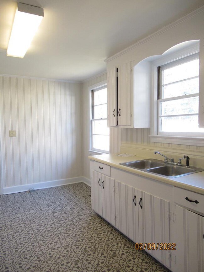 1914 W Oakland Ave, Sumter, SC 29150 House Rental in Sumter, SC