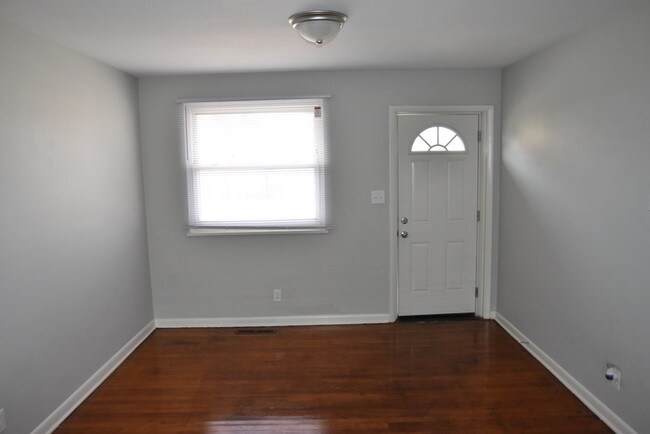 Building Photo - 638 E Jenkins Ave Apt. C