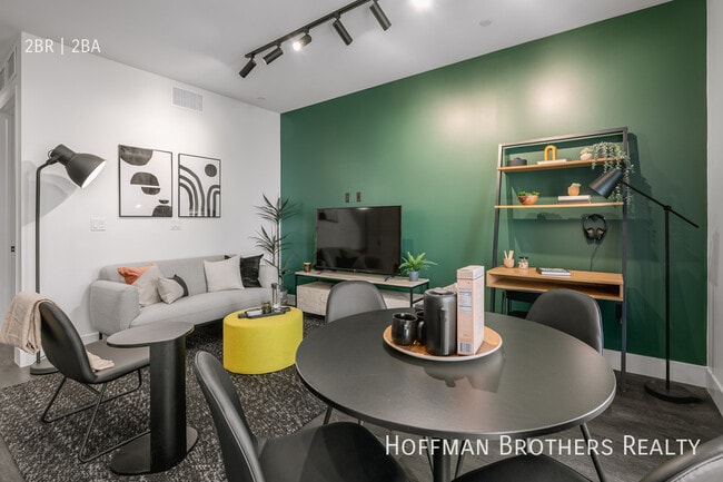 Building Photo - 200 N Toluca St