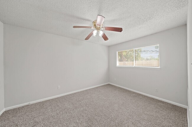 Foto del edificio - 3203 Ripplebrook Dr