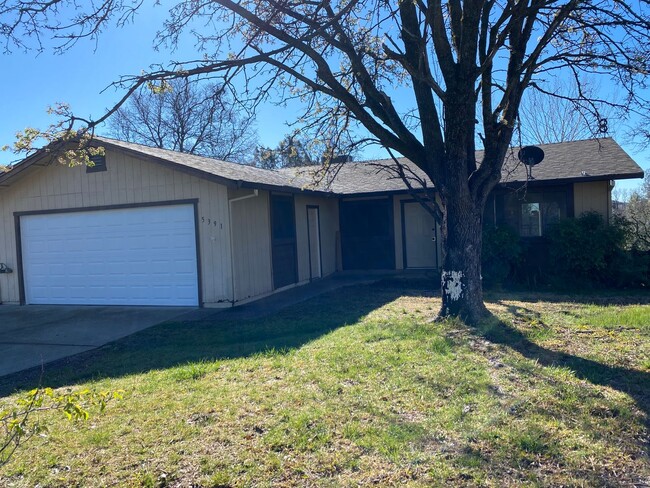 Building Photo - Upcoming vacancy!  Well maintained home on...
