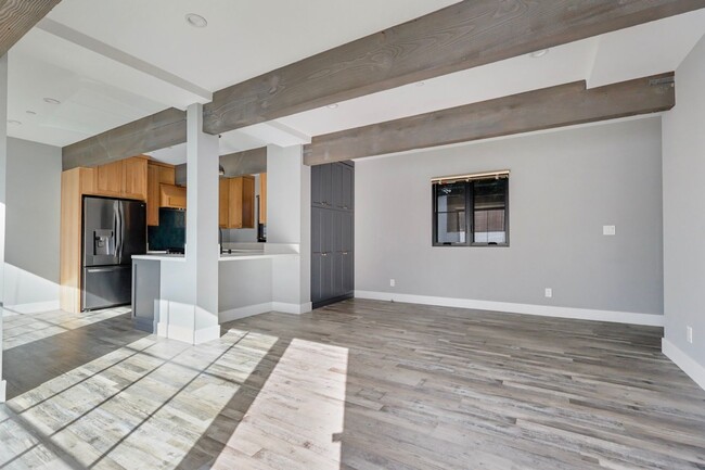 Building Photo - 2519 Curtis Ave