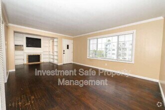 Building Photo - 4982 Baltimore Dr