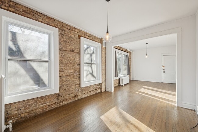 Building Photo - 3018 W Schubert Ave